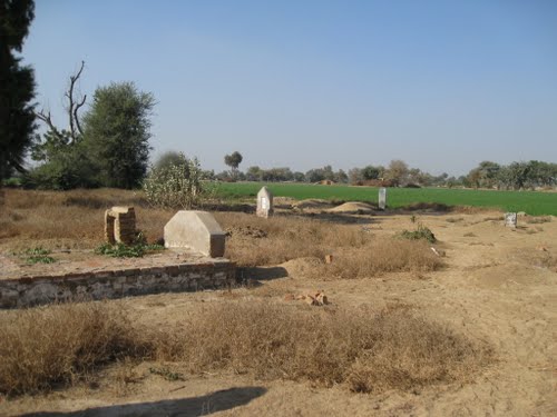 कब्र में हो रही थी हरकत, गांव वालों ने मिट्टी हटाई तो जिंदा निकला शख्स