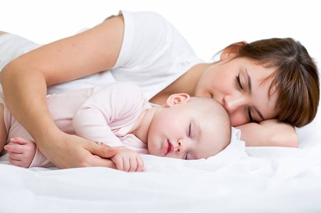 बच्चों के साथ सोने के ये 5 फायदे नहीं जानते होंगे आप