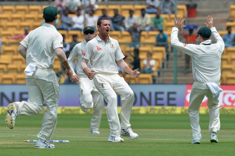 भारत और ऑस्ट्रेलिया : भारत को लगे चार झटके, कोहली 15 रन बनाकर हुए आउट