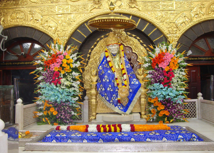 यहाँ है पवित्र धार्मिक स्थल महाराष्ट्र के शिरडी में ऐसे करें साईं बाबा के भव्य दर्शन