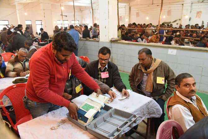यूपी निकाय चुनाव: 16 नगर निगम में से 10 पर BJP आगे, BSP को 5 पर बढ़त