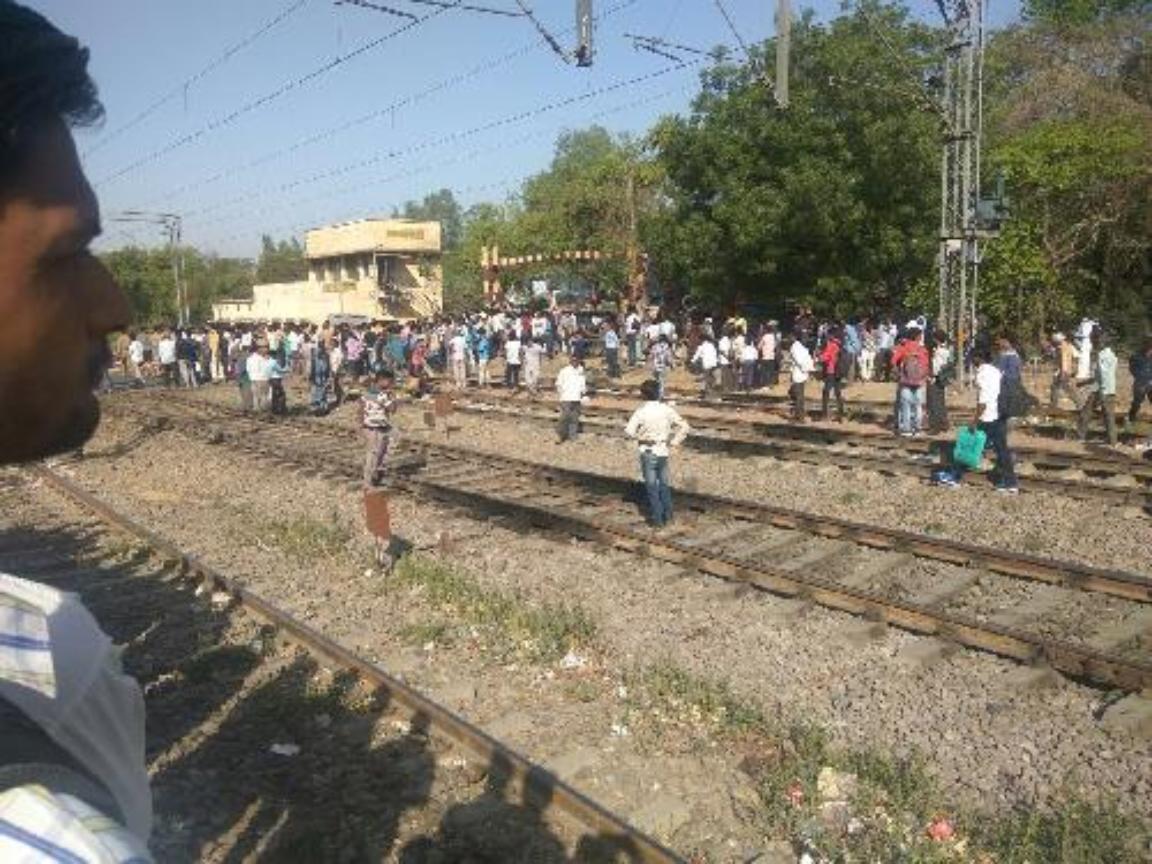 बड़ा हादसा : लखनऊ में हरौनी स्‍टेशन पर ट्रेन का अचानक बदला प्‍लेटफॉर्म, भगदड़ में एक की मौत, कई जख्‍मी