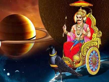बहुत से लोग इस बात का खास ध्यान रखते हैं कि किसी अच्छे काम या घर से ऑफिस के लिए निकलते ही उनका सामने किससे हुआ? कोई गाय को शुभ मानता है तो कोई कहता है कि किसी महिला का बर्तन में पानी लिए सामने आना अच्छा होता है।  शनिवार को लेकर भी ऐसी कुछ मान्यताएं हैं। आमतौर पर लोग शनि देव से खौफ खाते हैं, लेकिन यहां हम बताएंंगे कि शनिवार के दिन यदि आप घर से निकल रहे हैं और आपका सामना नीचे बताए गए लोगों या पशु से होता है तो समझिए वह दिन आपके लिए लकी है और आपके सारे काम पूरे होने वाले हैं -  शनिदेव को काला कुत्ता पसंद है। यदि घर के बाहर निकलते ही आपका सामना किसी काले कुत्ते से हुआ है तो आपको मन ही मन प्रसन्न होना चाहिए। धर्म ग्रंथों में लिखा है कि शनिवार को काले कुत्ते के रोटी खिलाने से शनि देव प्रसन्न होते हैं।  वहीं कुछ लोग सफाई करती हुई महिला का सामने आना भी अच्छा मानते हैं। कोई पुरुष सफाईकर्मी भी झाड़ू लगाता हुआ बाहर मिल जाए तो उसे कुछ न कुछ दान जरूर दें। आपका काम बनेगा।  यूं तो आम जीवन में लोग भिखारियों के कतराते हैं, लेकिन शनिवार को आप कहीं जा रहे हैं और कोई भिखारी नजर आ जाए, तो मान लिए यह शुभ संकेत है। ऐसे किसी भिखारी या निर्धन को दान देकर आगे बढ़ जाए, जानकार करते हैं कि आप पर शनिदेव की कृपा बनी रहेगी।  शनिदेव को तेल चढ़ाने के दौरान रखें इन बातों का ध्यान  लोहे के बर्तन से चढ़ाएं तेल - अक्सर शनि मंदिरों के बाहर प्लास्टिक की बोतलों में या स्टील की कटोरी में तेल मिलता है। लोग इसे वैसे ही ले जाकर चढ़ा देते हैं। इससे पूरा लाभ नहीं मिलता है। सबसे अच्छा तरीका यह है कि लोह के बर्तन में तेल को डाला जाए, फिर उसे शनि प्रतिमा पर चढ़ाया जाए।  तेल में चेहरा देखें - शनिदेव को तेल चढ़ाते वक्त सबसे महत्वपूर्ण बात कि तेल चढ़ाने से पहले तेल में अपना चेहरा देखें। ऐसा करने से शनि देव प्रसन्न होते हैं और जातक पर चल रहे संकट और दोषों को दूर करते हैं।  सफाई का रखें ध्यान - यदि आप घर से तेल लेकर जा रहे हैं, तो ध्यान रखें कि वह साफ और स्वच्छ हो। उसे गंदे हाथों से नहीं छुआ गया हो और घर का खाना बनाने के दौरान उसका इस्तेमाल नहीं किया गया हो।